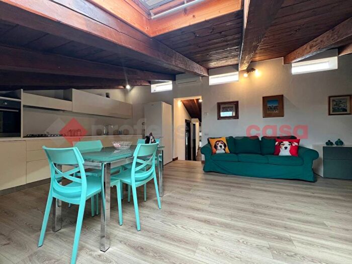 Appartamento trilocale in affitto in VIA SOTTORIVA, Centro Storico, Verona