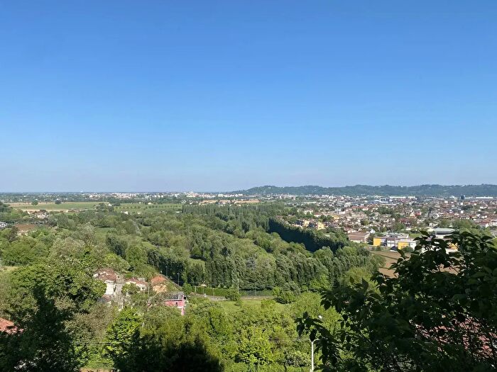 Casa in vendita in Via Rivella, Creazzo