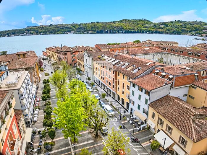 Appartamento bilocale in vendita in Piazza Vittorio Emanuele II, Salo