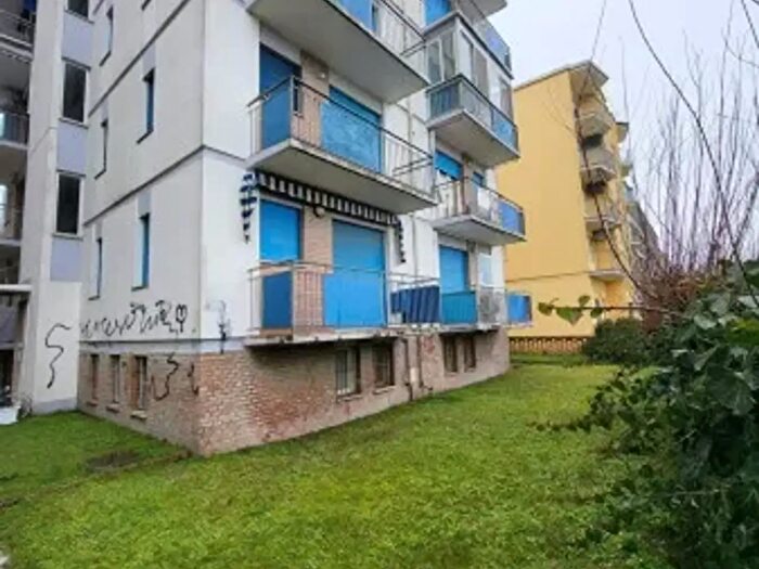 Appartamento trilocale in vendita in Viale Giovanni Pascoli, Comacchio