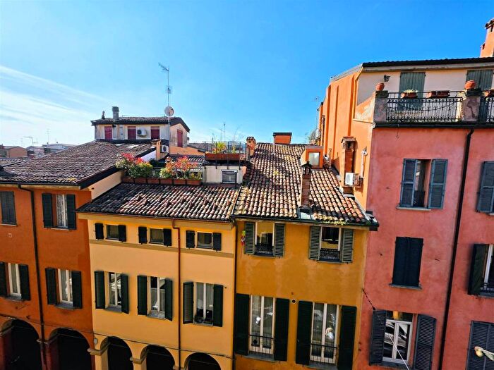 Appartamento quadrilocale in affitto in via Solferino, Castiglione Tribunale, Bologna