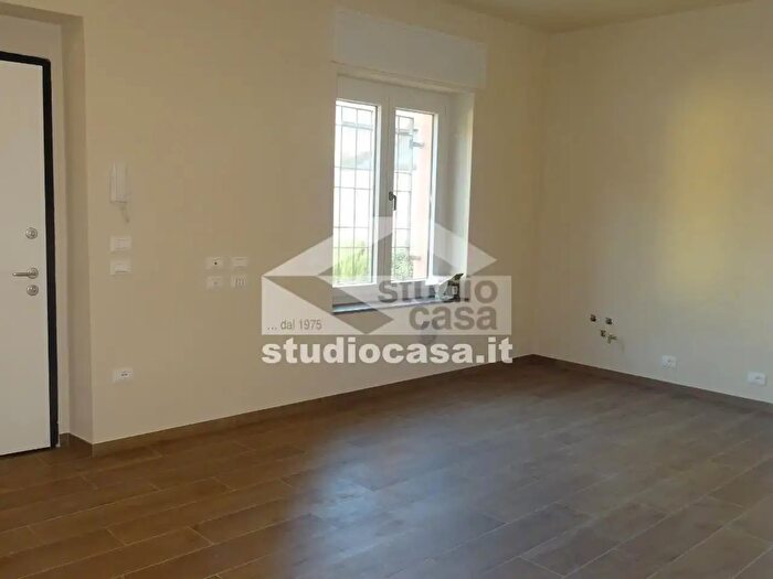 Appartamento trilocale in vendita in Via Ottolini, Cremona
