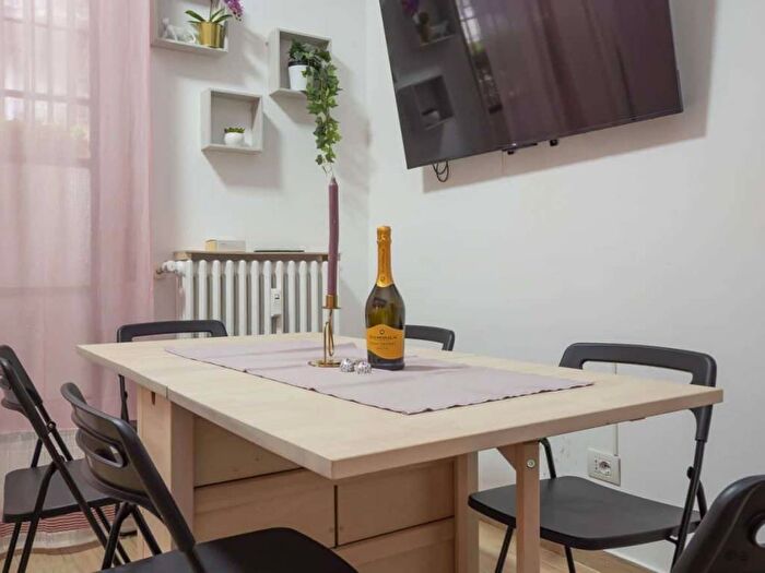 Appartamento trilocale in affitto in Via Cesare Balbo, Bocconi, Milano