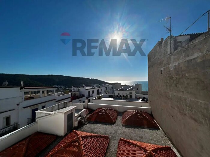 Appartamento con 6 locali in vendita in Via Torretta, Peschici