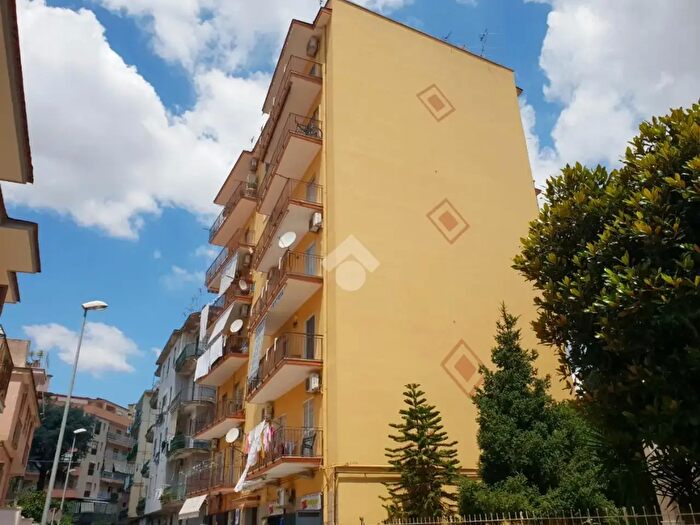 Appartamento trilocale in vendita in Via Genova, Casoria