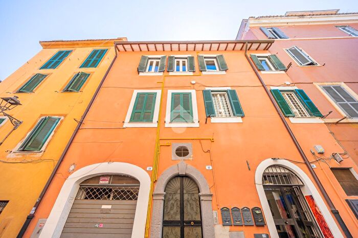 Appartamento trilocale in vendita in Via Cavour, Frascati