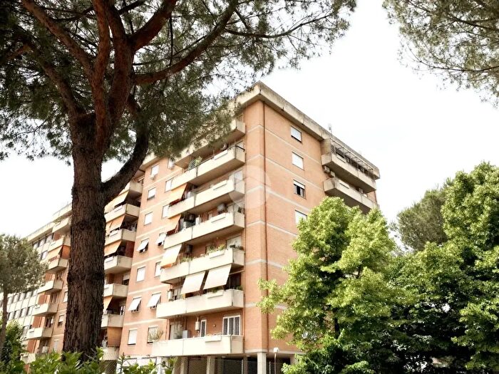 Appartamento trilocale in vendita in Viale Bruno Rizzieri, Roma
