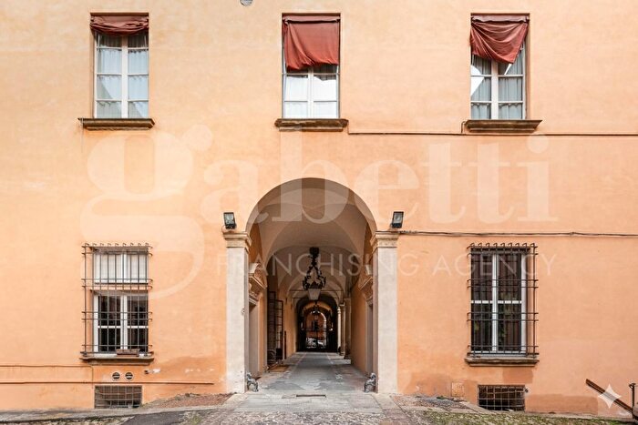 Appartamento con 5 locali in vendita in Via Castiglione, Bologna