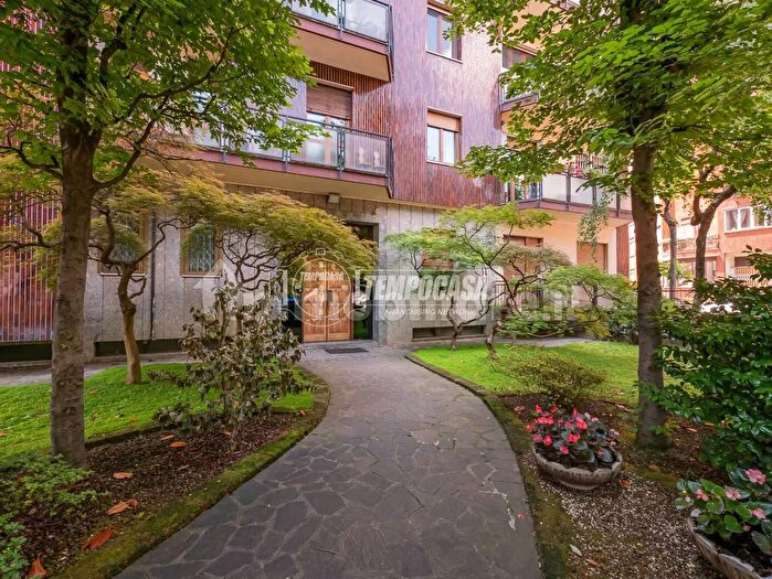 Appartamento quadrilocale in vendita in Milano