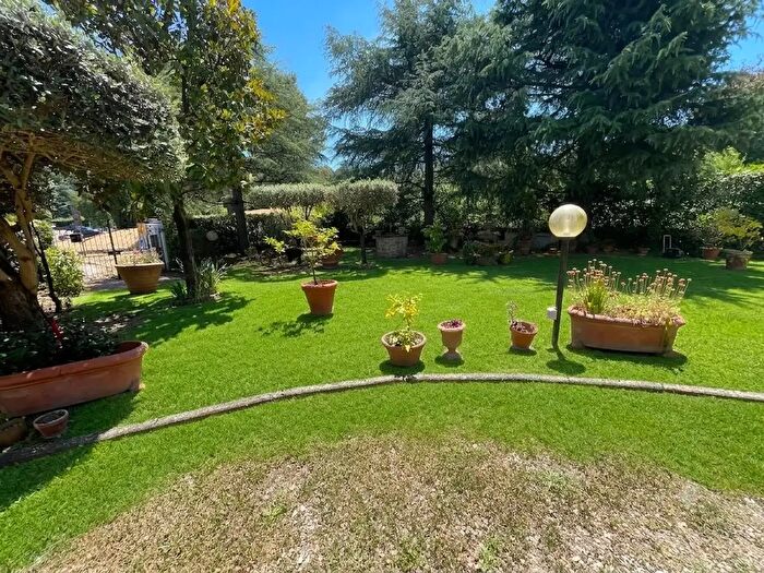 Appartamento con 10 locali in vendita in Lastra A Signa