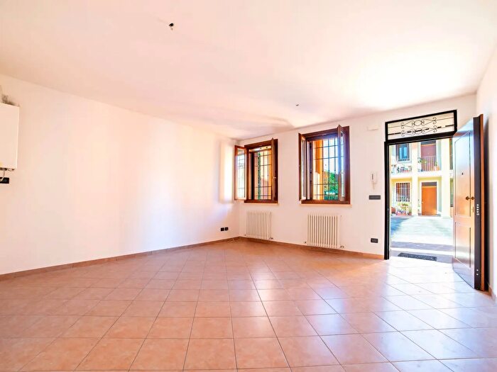 Appartamento trilocale in vendita in Ostiglia