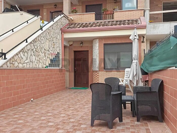 Casa con 7 locali in vendita in Manfredonia