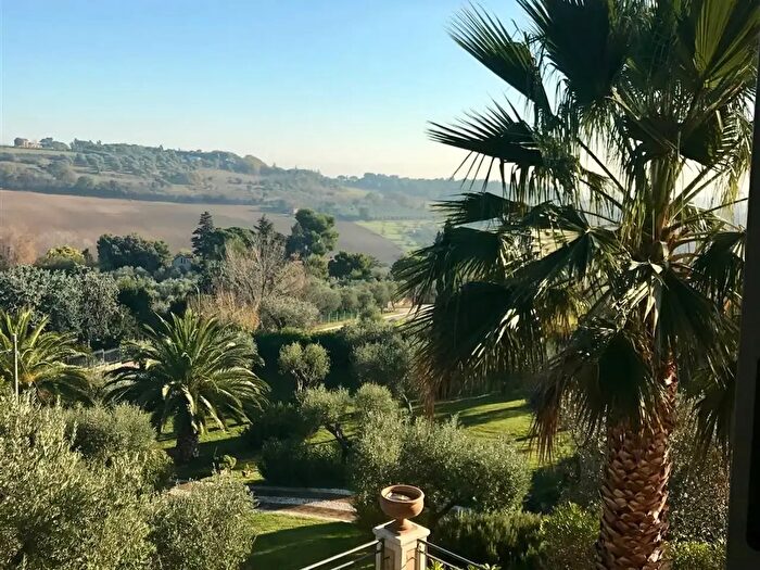 Casa con 14 locali in vendita in Civitanova Marche