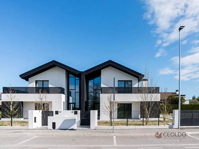 Casa con 6 locali in vendita in Via Molino, Vigonza