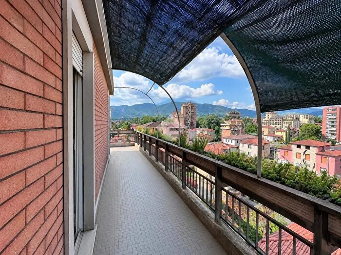 Appartamento quadrilocale in vendita in Via Varese, Terni