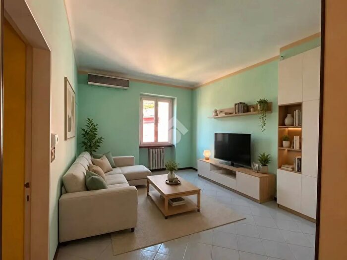Appartamento trilocale in vendita in Via Nazionale, Costa Volpino