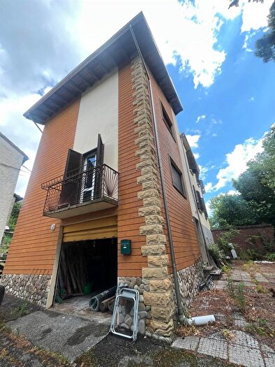 Casa con 10 locali in vendita in Pellegrino Parmense