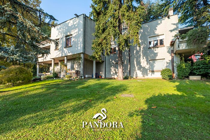 Appartamento quadrilocale in vendita in Via Locatelli, Legnano