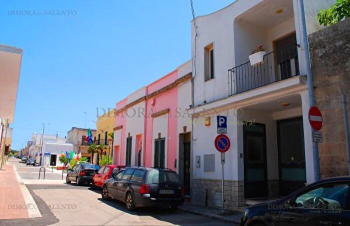 Casa con 6 locali in vendita in Via P P Cardone, Salve