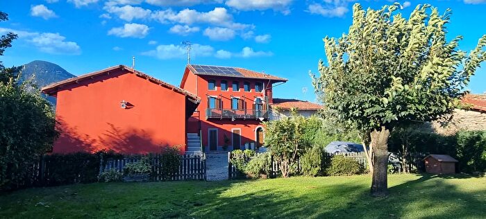 Casa con 8 locali in vendita in Via Roletto, Frossasco