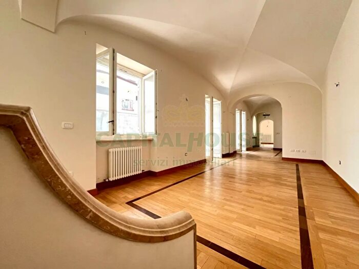 Appartamento con 6 locali in vendita in Via Mario Fiore, Santa Maria Capua Vetere