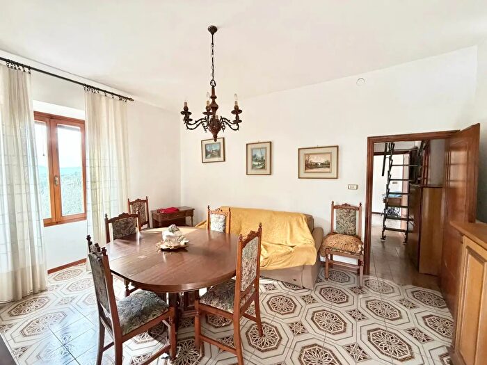 Appartamento con 5 locali in vendita in Pistoia