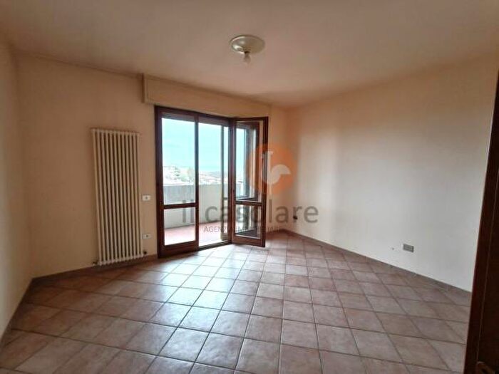 Appartamento con 6 locali in vendita in Via del Ponte, Fano