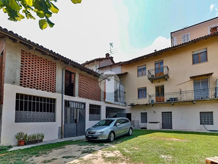 Casa con 5 locali in vendita in Via Garibaldi, Rocca D'Arazzo