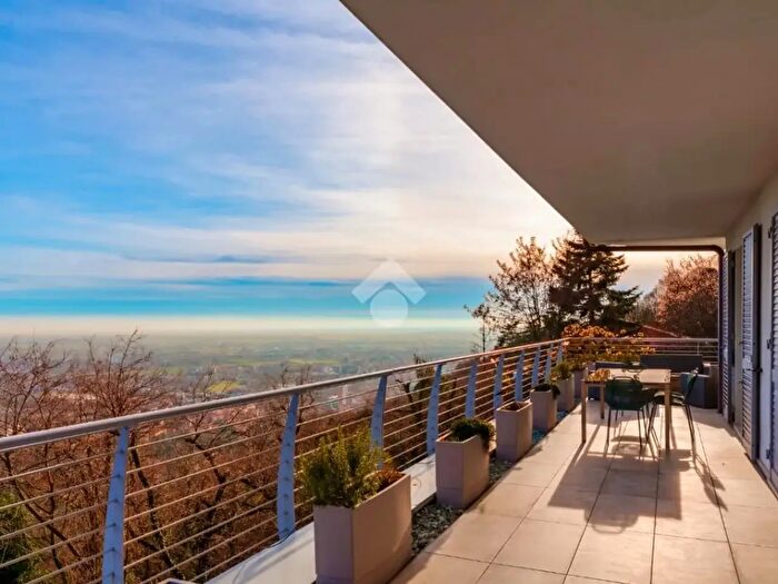 Casa quadrilocale in vendita in Via S Gottardo, Brescia