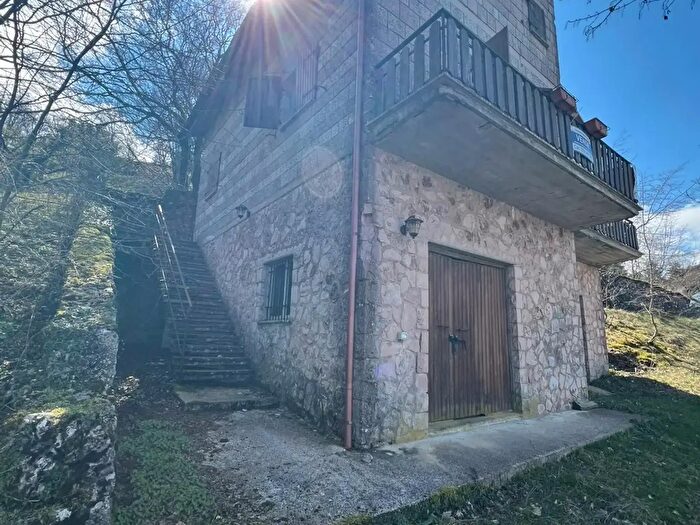 Casa trilocale in vendita in Giano Dell'Umbria