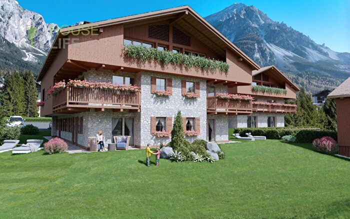 Appartamento trilocale in vendita in Via Beata Vergine della Difesa, San Vito Di Cadore