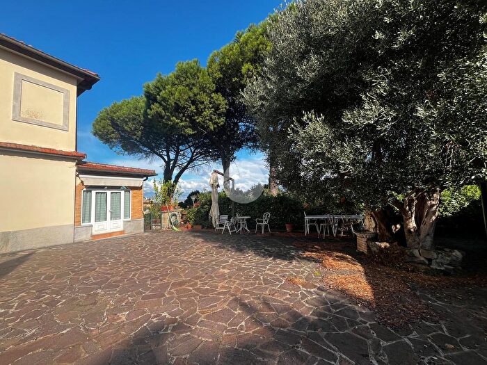 Casa con 5 locali in vendita in Via di Fontana Candida, Monte Porzio Catone