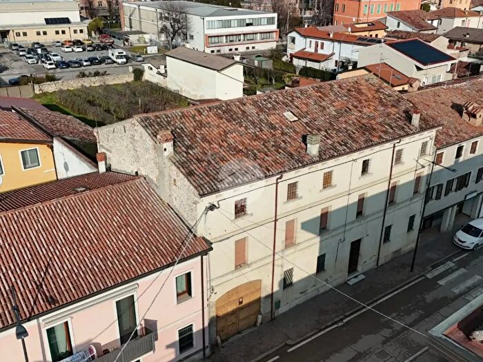 Casa con 5 locali in vendita in Via Guglielmo Marconi, Belfiore