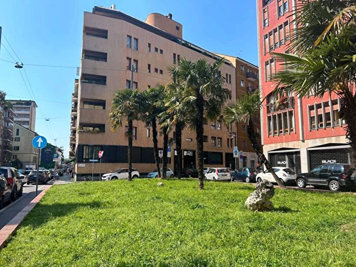 Appartamento quadrilocale in vendita in Via Domenico Balestrieri, Milano