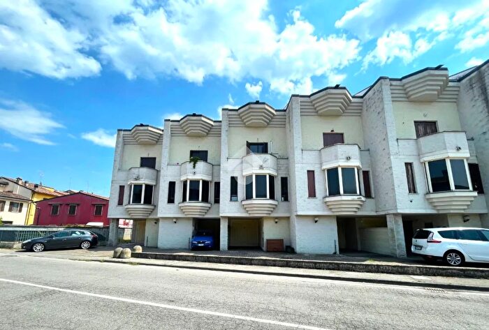 Casa quadrilocale in vendita in Via S Rocco, Cremona