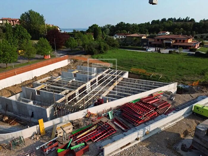 Appartamento quadrilocale in vendita in Via Castellana, Soiano Del Lago