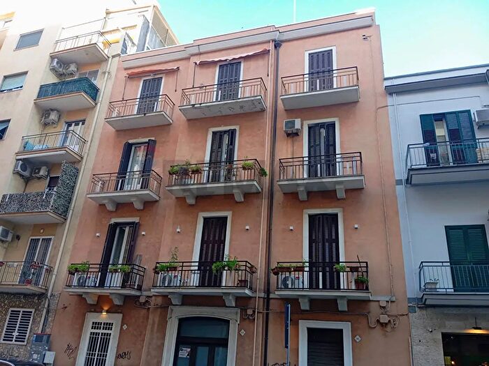 Appartamento trilocale in vendita in Via De Amicis, Bari