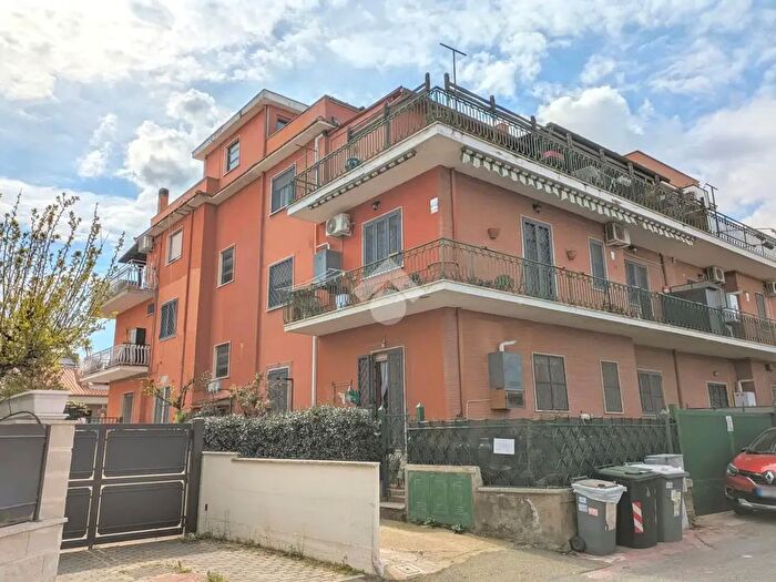 Appartamento trilocale in vendita in Via Venezia, Ciampino