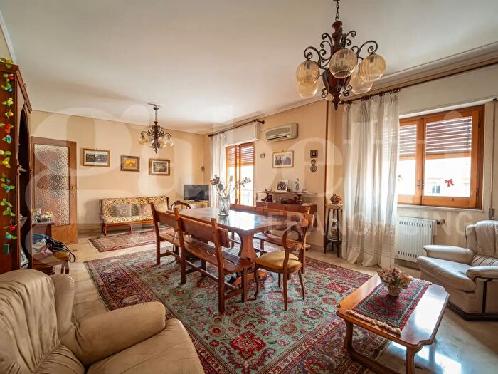 Appartamento quadrilocale in vendita in Via Spagna, Palermo