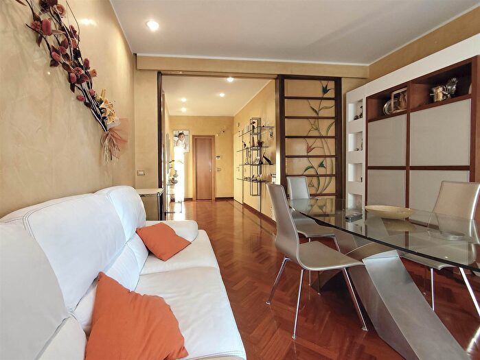 Appartamento con 5 locali in vendita in Via Caduti da Cefalonia, Firenze