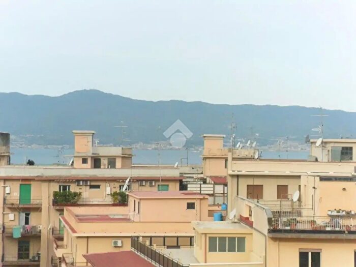 Appartamento quadrilocale in affitto in Via Achille Sacchi, Reggio di Calabria