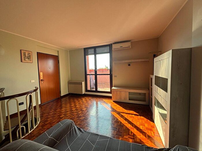 Appartamento bilocale in affitto in Via Cesare Battisti, Frati, Legnano