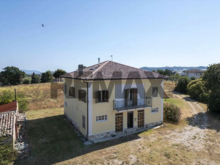 Casa con 6 locali in vendita in Contrada Mattonata, Recanati
