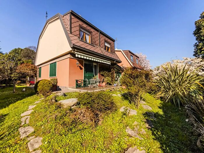 Casa quadrilocale in vendita in Viale dei Platani N, Arese