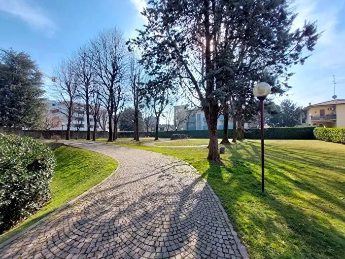 Appartamento quadrilocale in vendita in Via Cavallotti, Monza