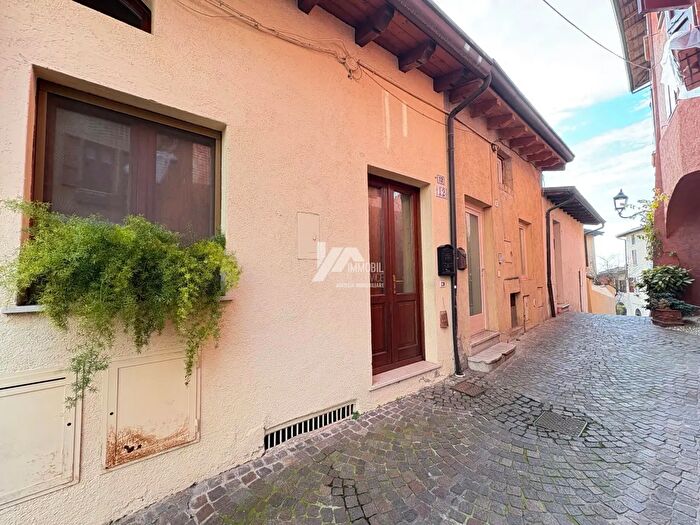 Appartamento bilocale in vendita in Via dellAlbera, Gardone Riviera