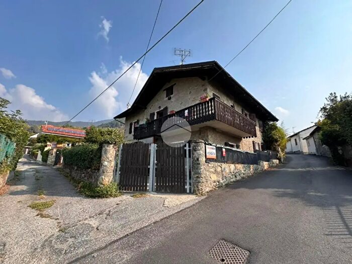 Casa con 7 locali in vendita in Via Sonetto, Almese