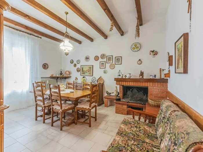 Casa con 7 locali in vendita in Via Roma, Galliera