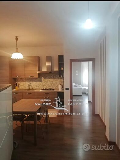 Appartamento quadrilocale in vendita in Via Luigi Ademollo, Livorno