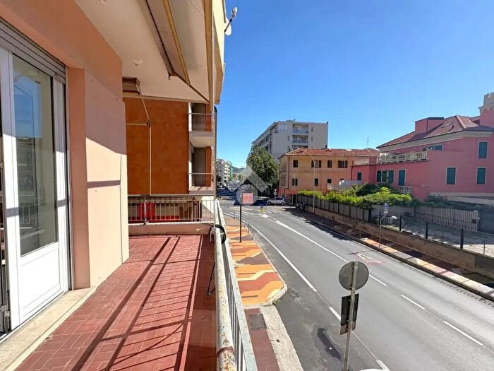 Appartamento trilocale in vendita in Via Aurelia, Loano